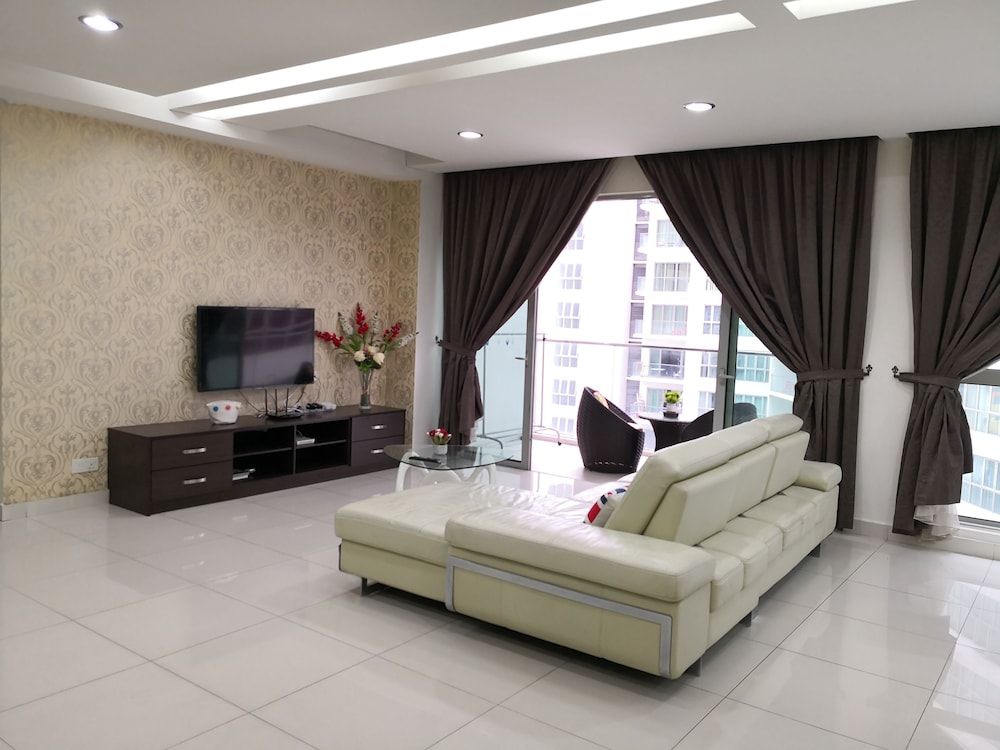 The Regalia Residences & Suites KLCC Family Apartment, 2 Bedrooms, Accessible, Garden View 18