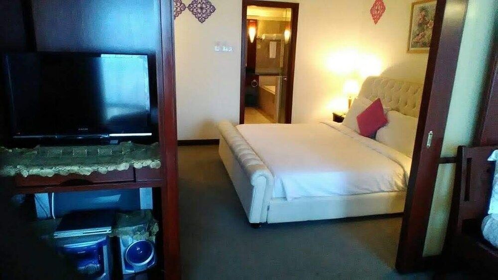 undefined Peaceful Service Suite At Times Square 3