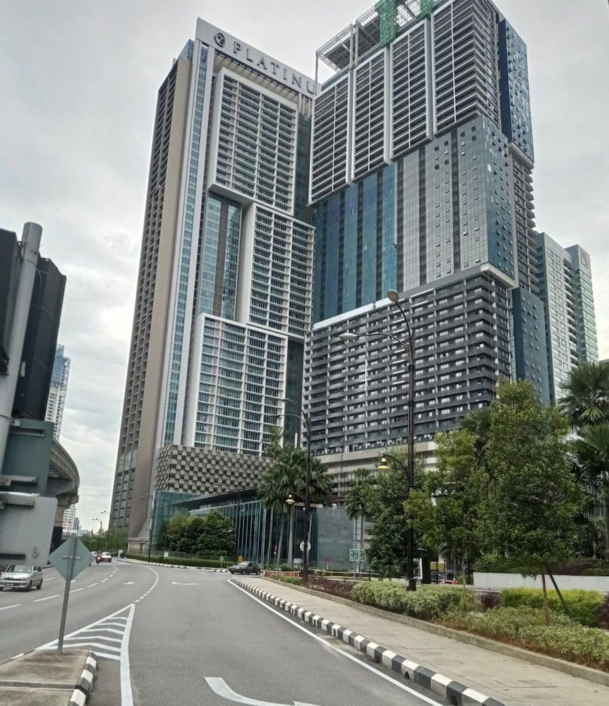 undefined Garden Suites at Platinum 8