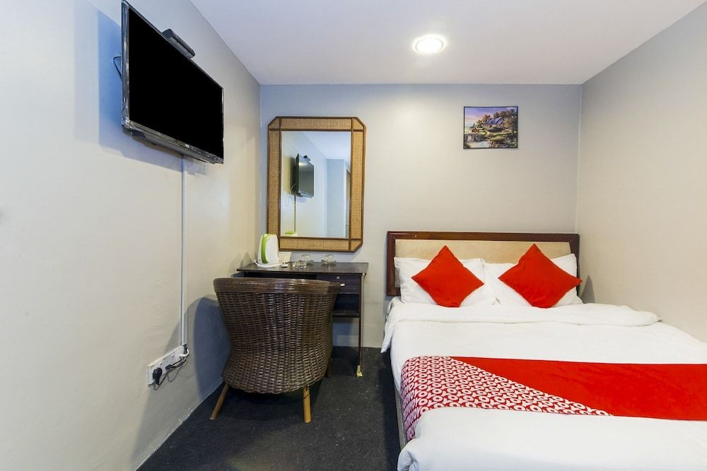 OYO 90693 Sri Rampai Hotel Standard Room, 1 Queen Bed 3