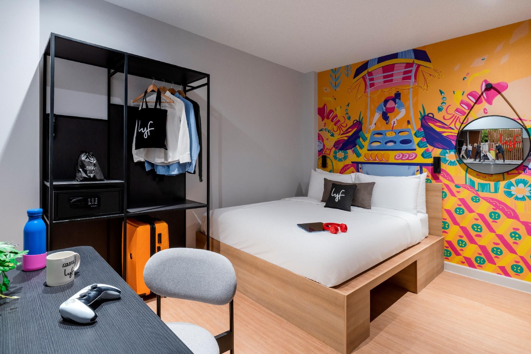 All Together, 4-Bedroom Duplex, Kitchenette