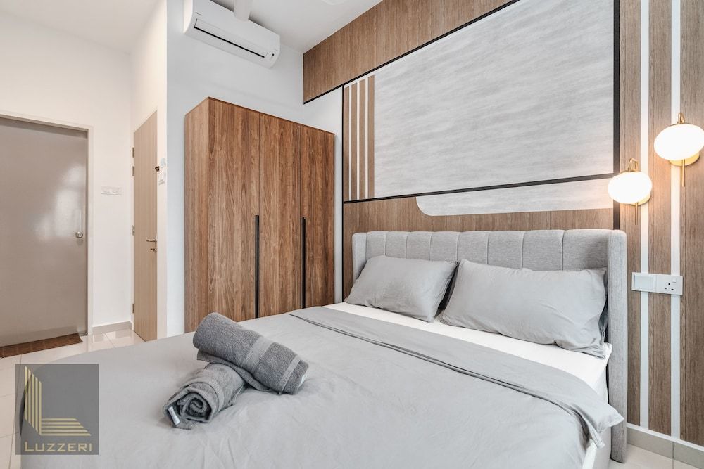 Senior Apartment, 3 Bedrooms, City View