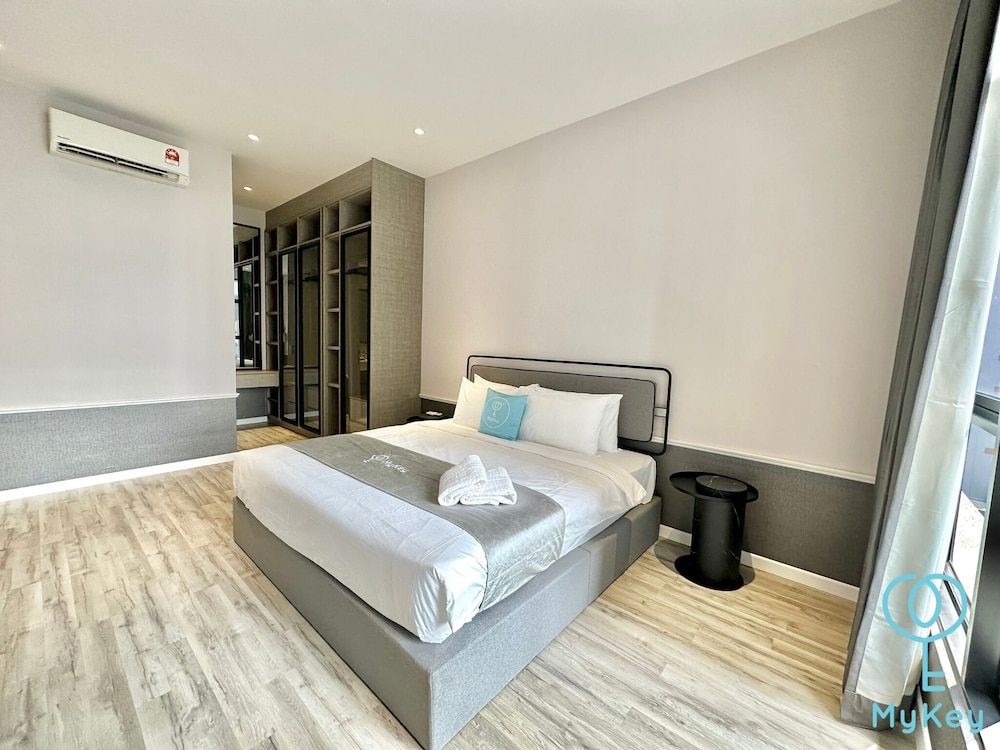 undefined Millerz Square by Mykey