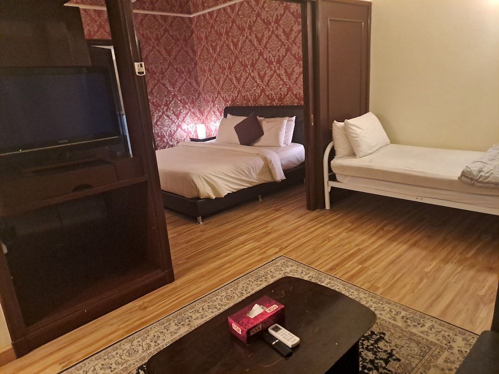 undefined tourism Service Suites At Times Square 3