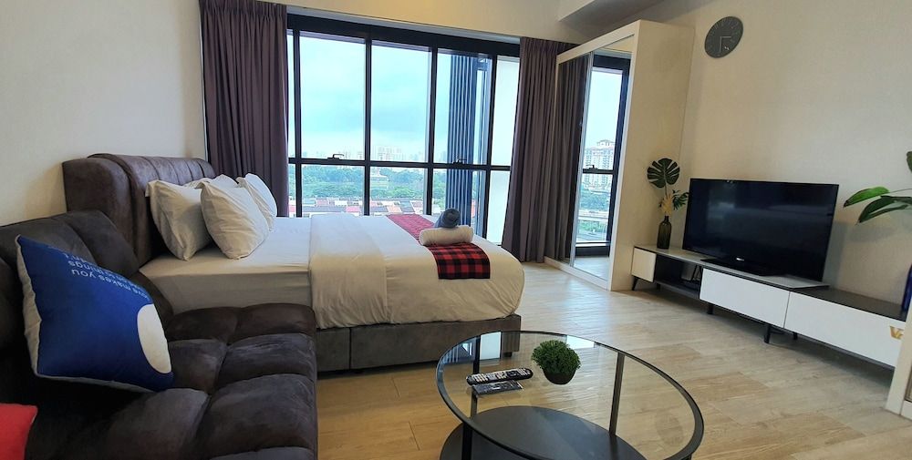 MCity Infinity pool KLCC Business Studio, City View, Lakeside 3
