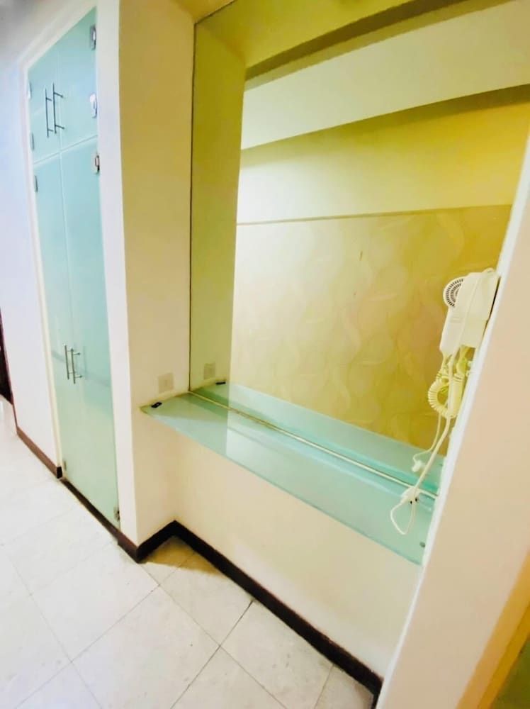 Peninsula Residents All Suite Basic Double or Twin Room 9