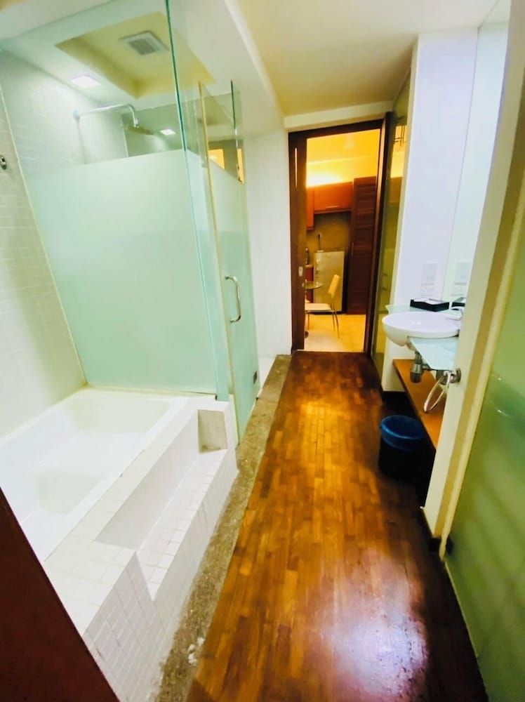 Peninsula Residents All Suite Basic Double or Twin Room 7