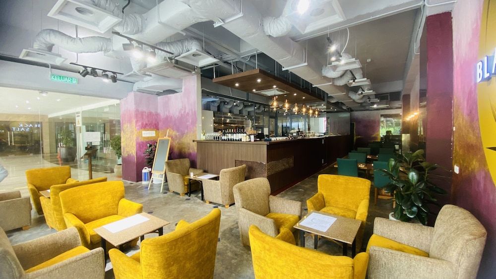 undefined Peninsula Residents All Suite 4