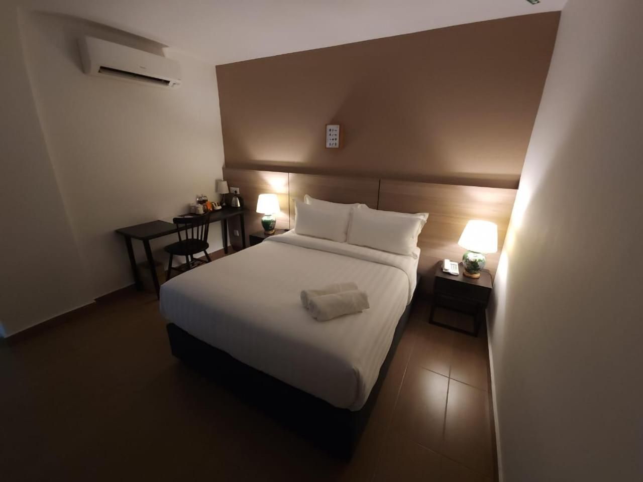 Standard Queen Without Window