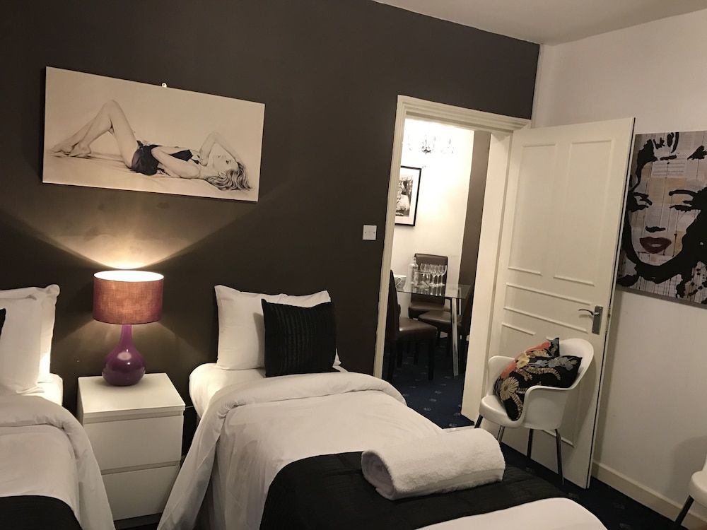 undefined Carlton Kensington Apartments 8