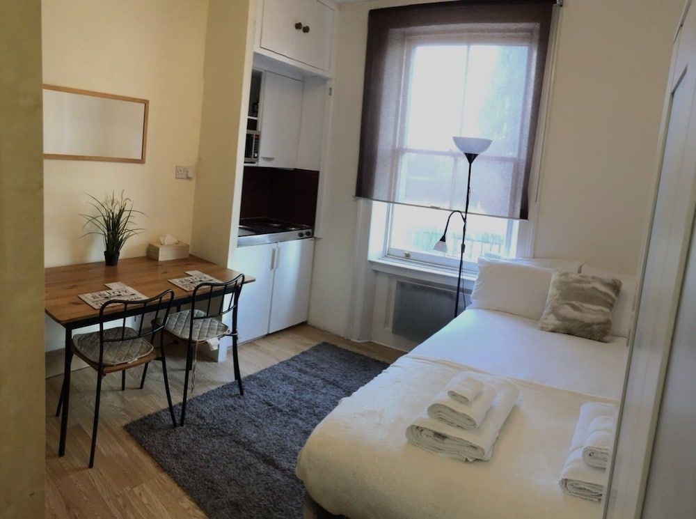 undefined Victorian House 2 Bed 2 Bath Next to Barbican Tube 7