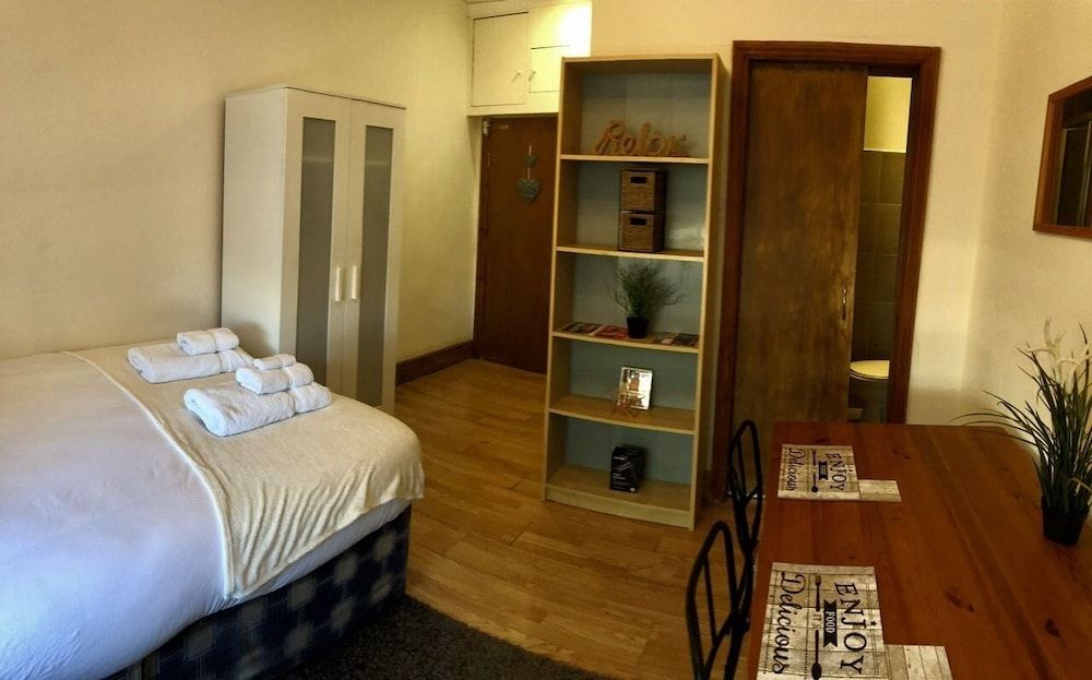 undefined Victorian House 2 Bed 2 Bath Next to Barbican Tube 6