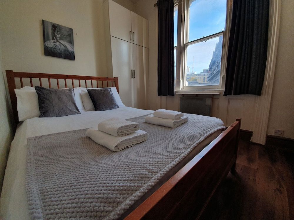 undefined Victorian House 2 Bed 2 Bath Next to Barbican Tube 5