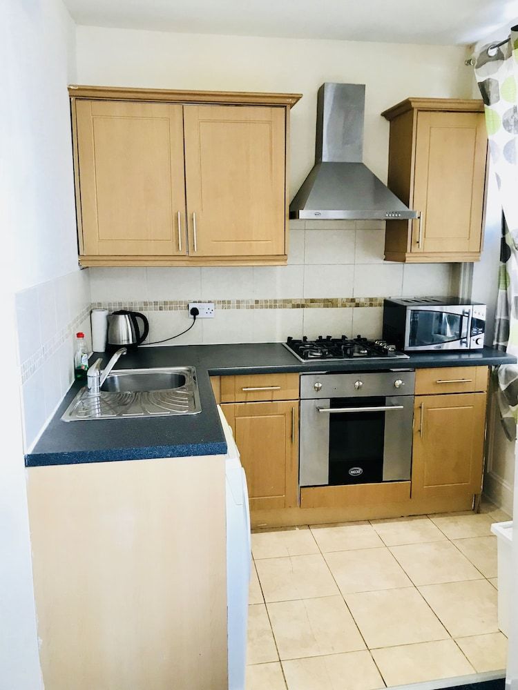 35 Swinton Street Apartment, Ground Floor 7