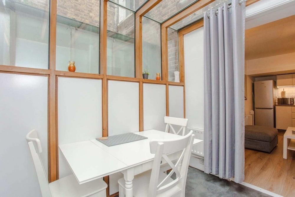 undefined Mountgrove Road Spacious 2 Bedroom Flat 9