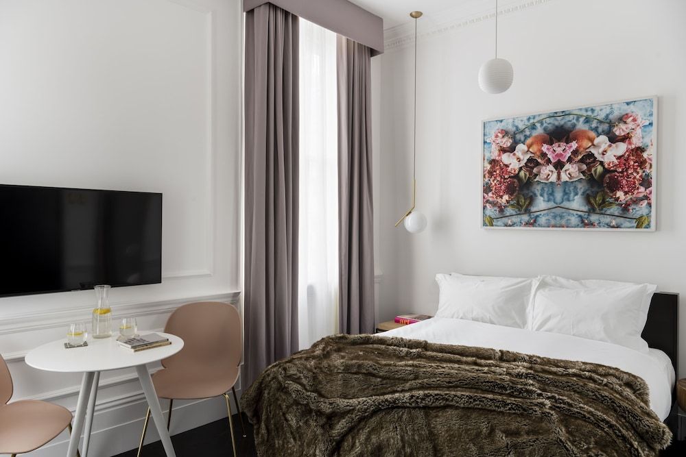 The Moorgate by Cove Large Studio Apartment 3