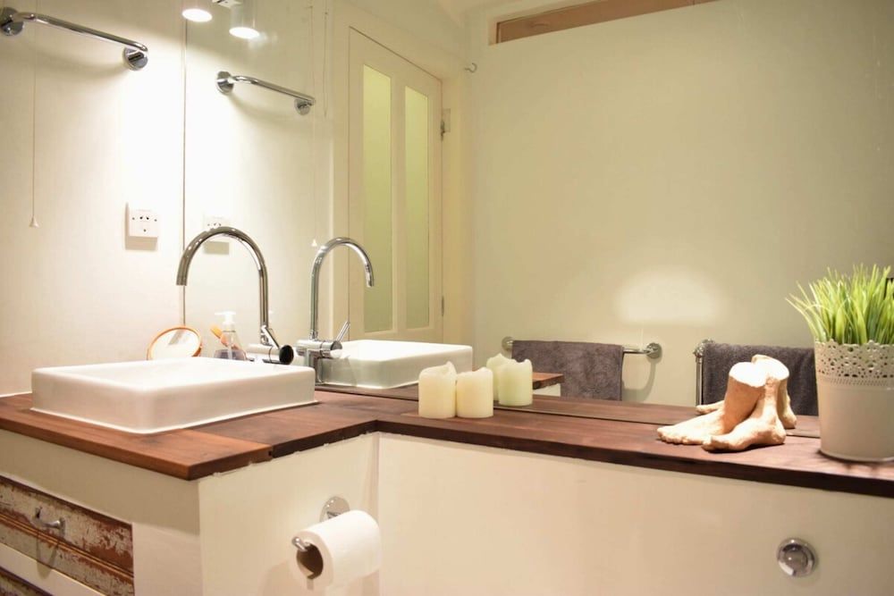 Beautiful Canalside 1-bedroom Flat With Terrace Apartment (1 Bedroom) 10