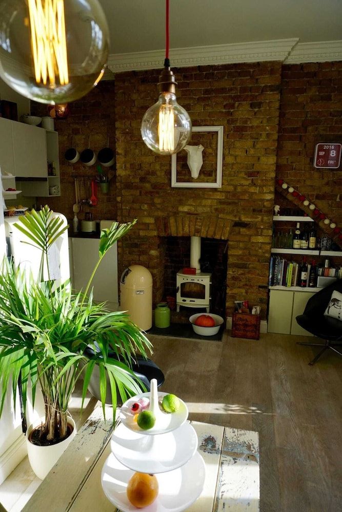 undefined Beautiful Canalside 1-bedroom Flat With Terrace 7