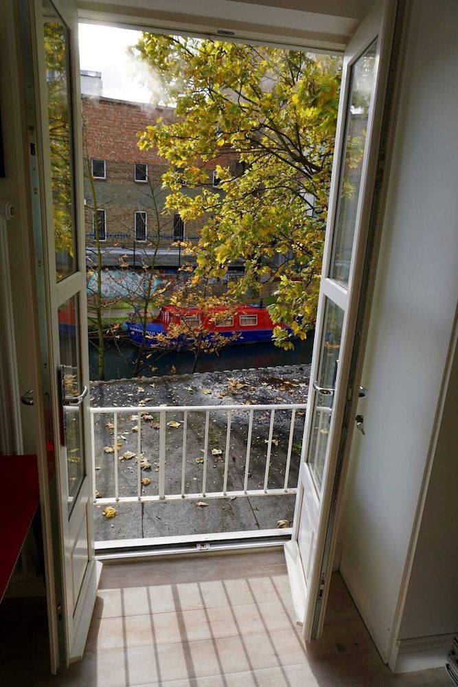 Beautiful Canalside 1-bedroom Flat With Terrace Apartment (1 Bedroom) 4