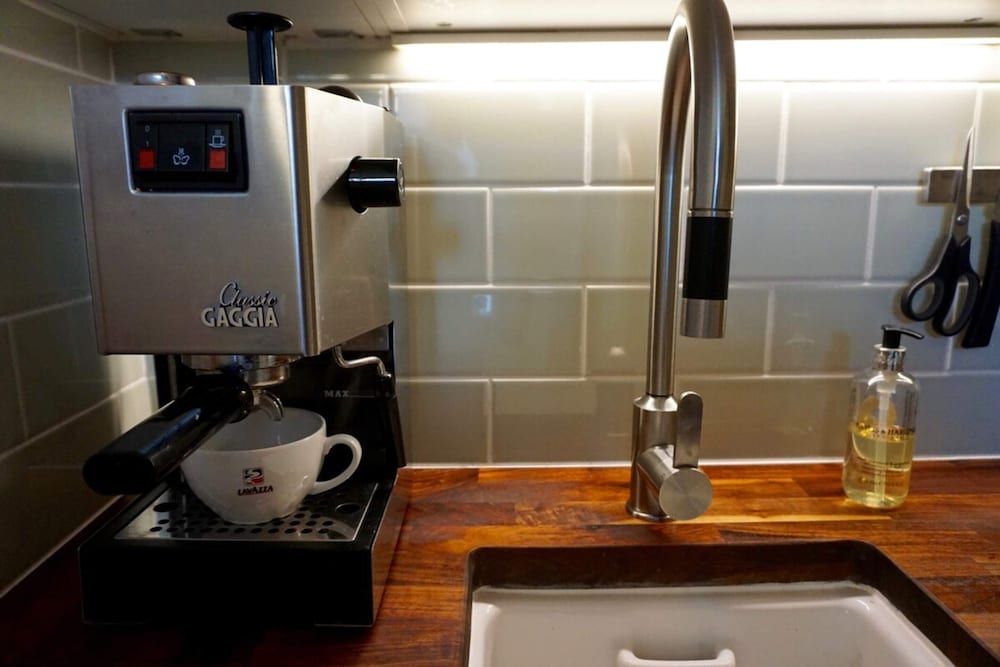 Beautiful Canalside 1-bedroom Flat With Terrace Apartment (1 Bedroom) 9