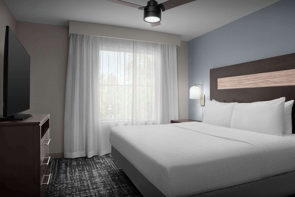 Suite, 1 King Bed, Accessible (Hearing)