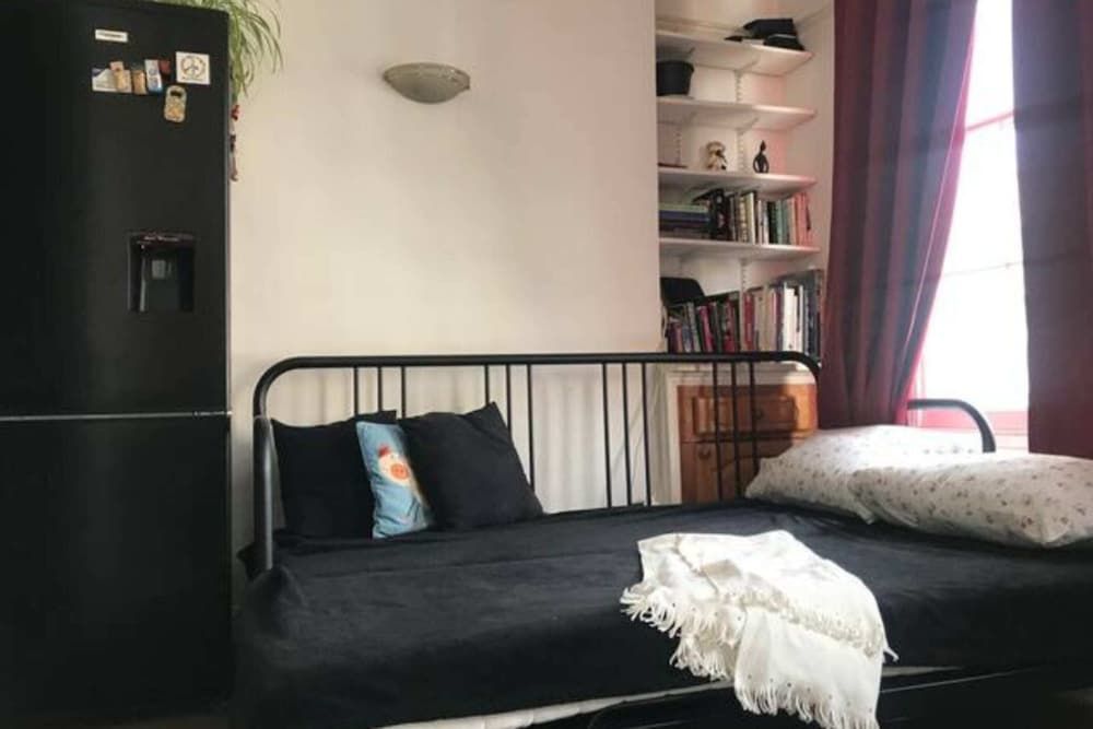 undefined Lovely Victorian Flat for 6 in Stoke Newington 4