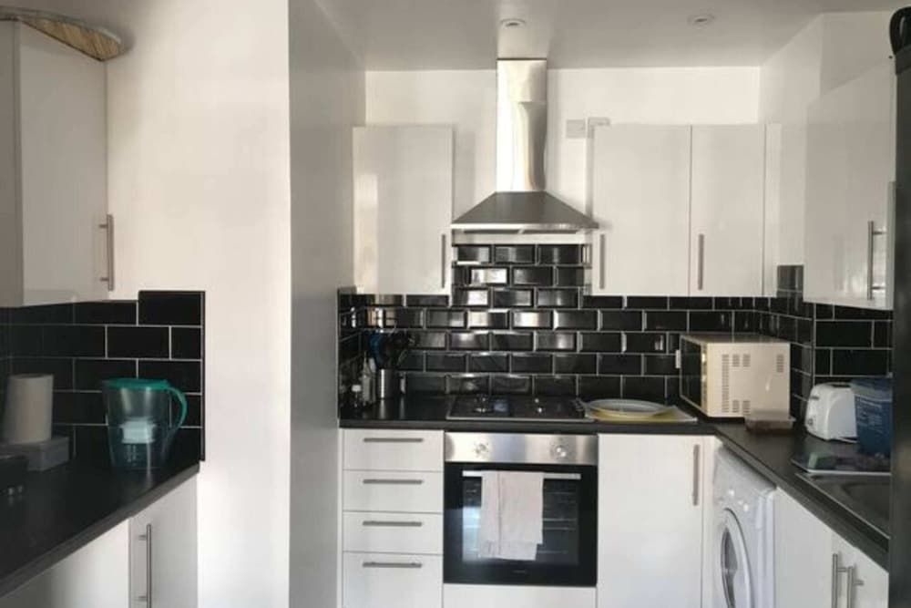 undefined Lovely Victorian Flat for 6 in Stoke Newington 6