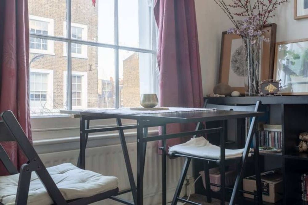 undefined Lovely Victorian Flat for 6 in Stoke Newington 2