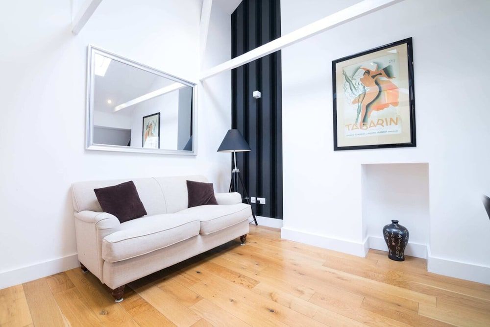 undefined Contemporary 1 Bedroom Flat in Fulham near The Thames 8