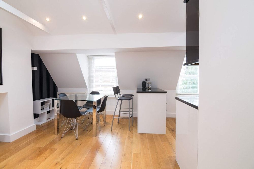 undefined Contemporary 1 Bedroom Flat in Fulham near The Thames 5