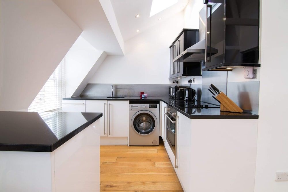 undefined Contemporary 1 Bedroom Flat in Fulham near The Thames 6