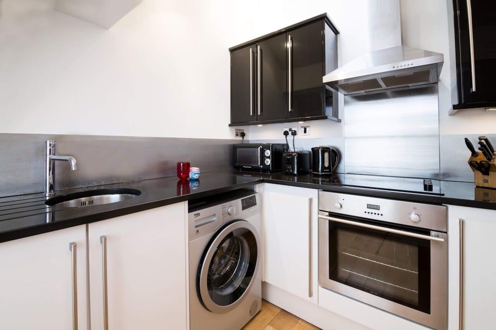 undefined Contemporary 1 Bedroom Flat in Fulham near The Thames 4