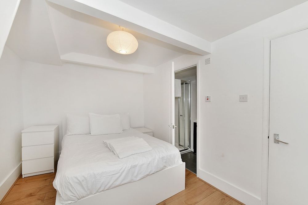 undefined Bond Street Apartments 4