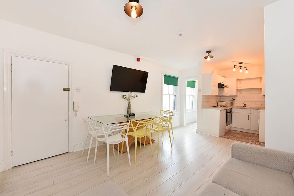 undefined Bond Street Apartments 10