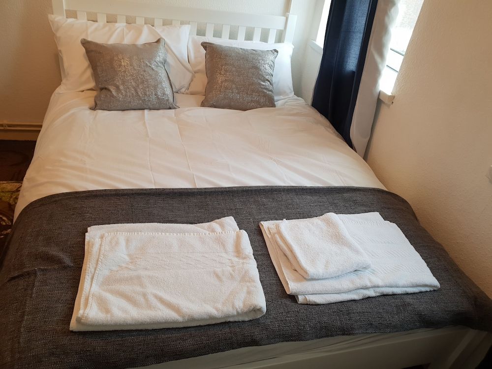 undefined Friendly Place 4