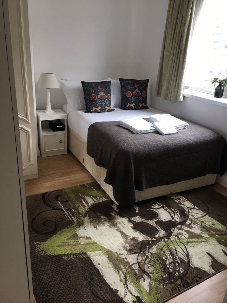 undefined Friendly Place 9