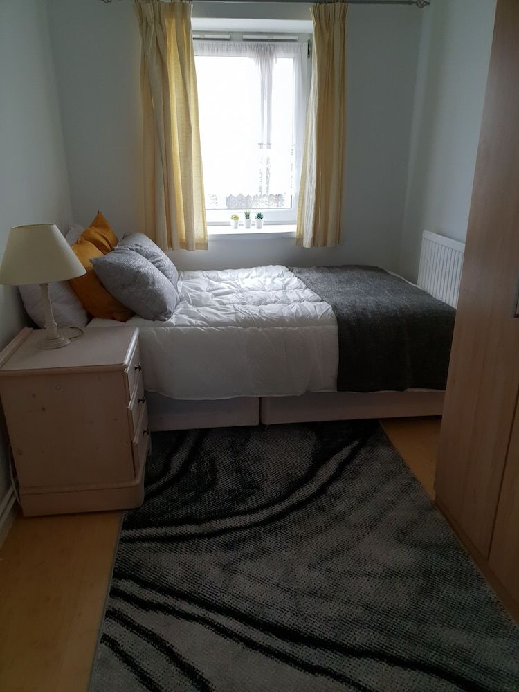 undefined Friendly Place 5