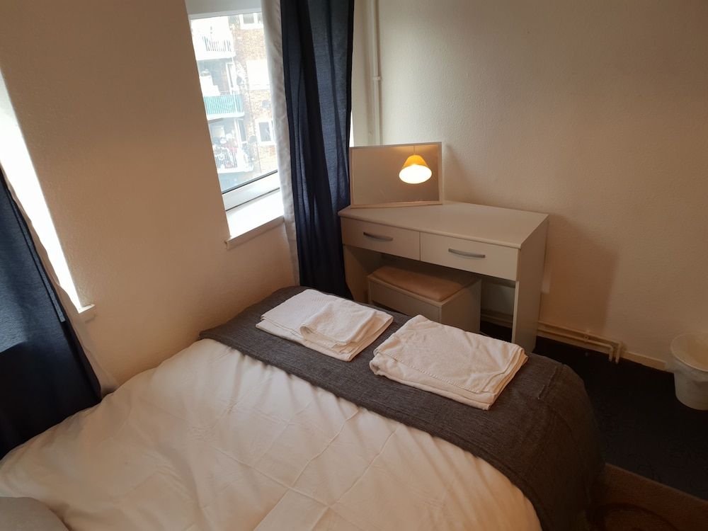 undefined Friendly Place 6