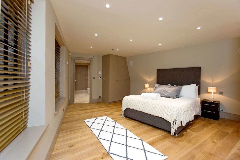 undefined Luxury Loft Oxford Street with AC 4