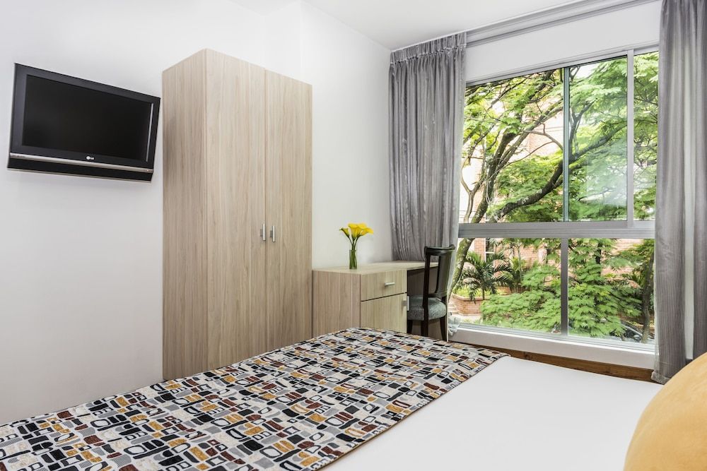 Hotel Asturias Medellin Junior Room, 1 Queen Bed 8