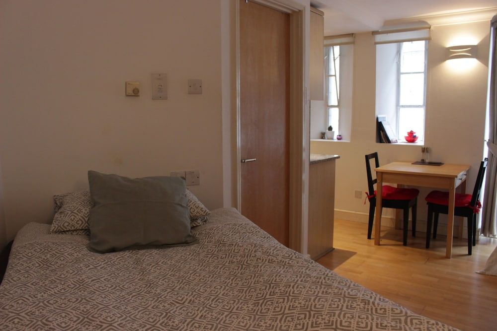 undefined Tower Hill Studio Appartment 6