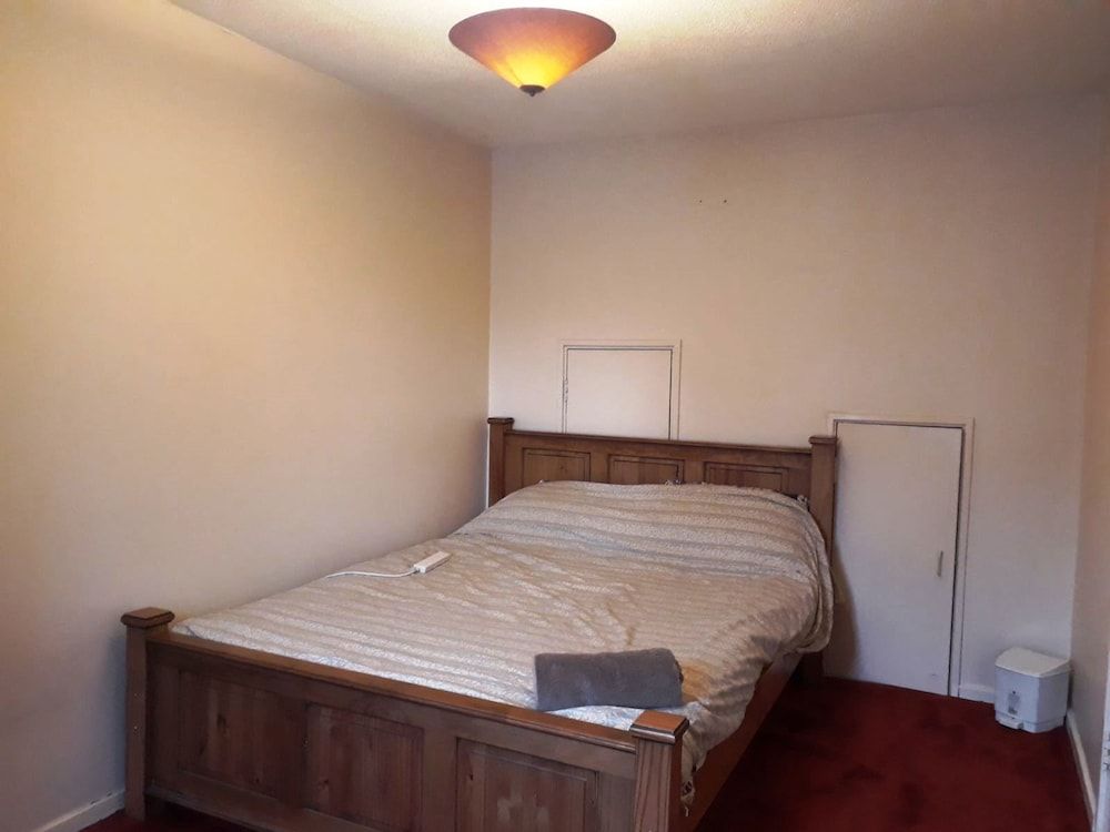 undefined House with a garden in Arnos Grove 2