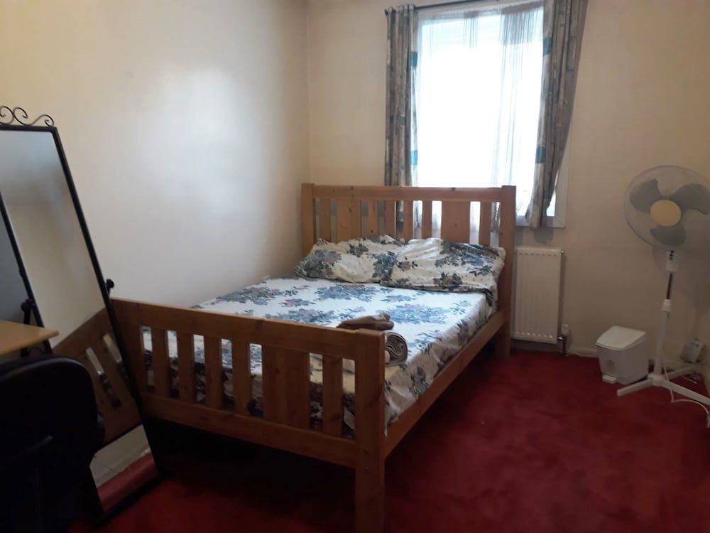 undefined House with a garden in Arnos Grove 3