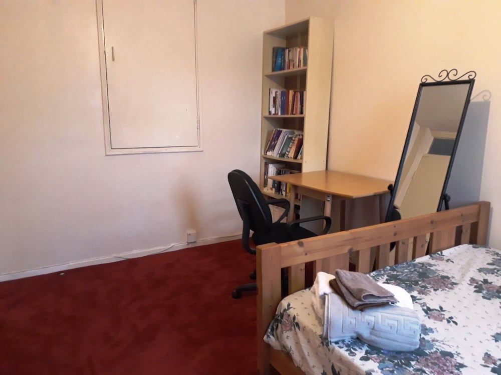 undefined House with a garden in Arnos Grove 10