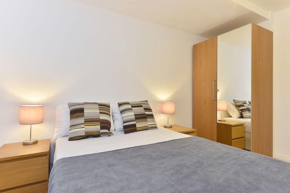 undefined London Eye Apartments 7