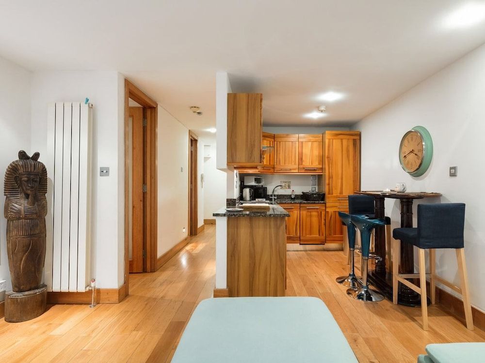 Luxury Kensington Apartment W8 Luxury Apartment, 2 Bedrooms, Balcony, Ground Floor 5