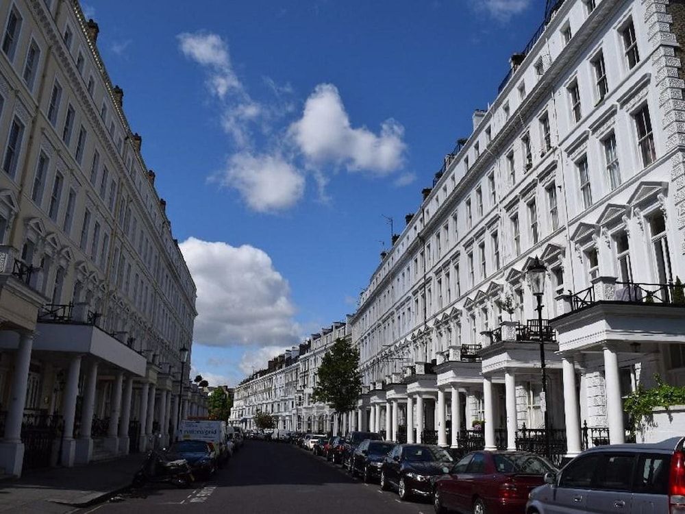 undefined Luxury Kensington Apartment W8 4