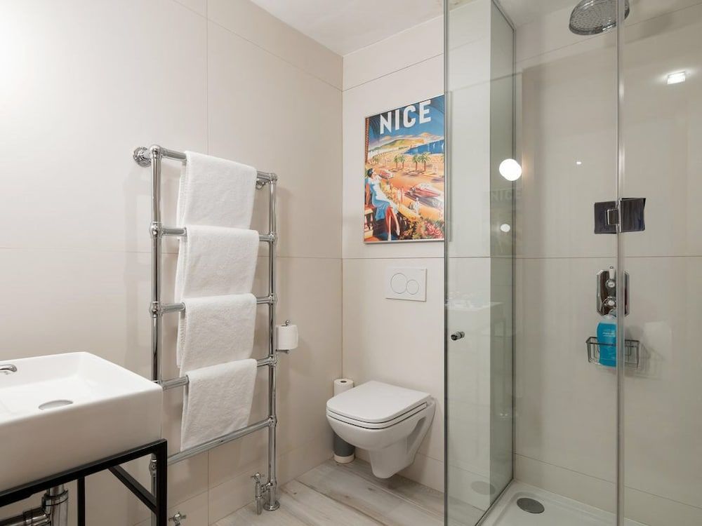 Luxury Kensington Apartment W8 Luxury Apartment, 2 Bedrooms, Balcony, Ground Floor 9