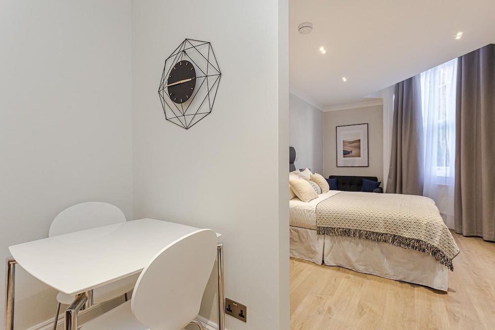 undefined Alexander Apartments 8