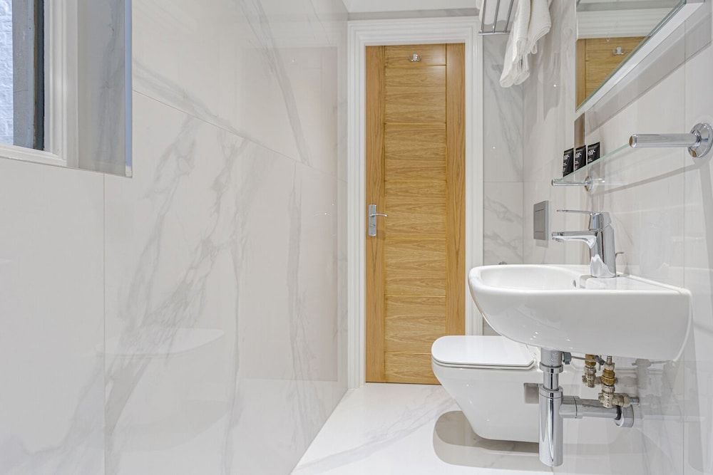 undefined Alexander Apartments 7